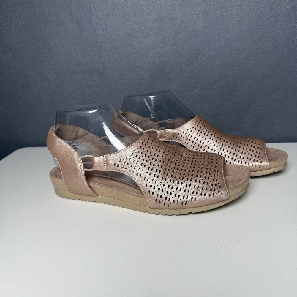 Earth Brand Rose Gold Ankle Strap Leather Sandals Women's Size 8.5M